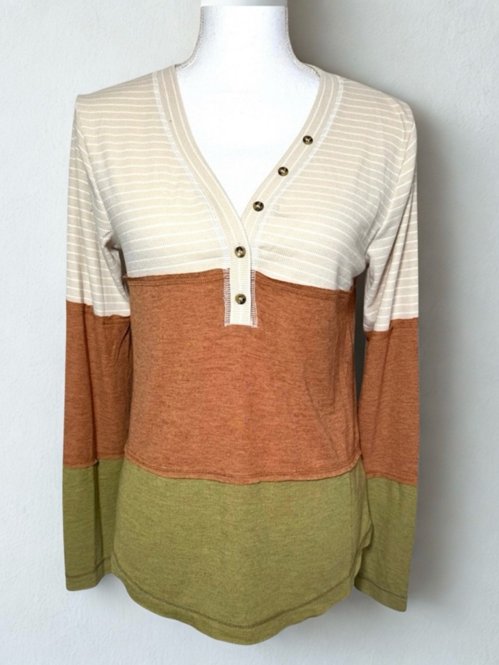 NWOT Hem & Thread Striped Cream, Tan, and Green Long Sleeve Henley Women Medium
